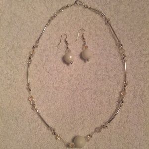 Necklace/earnings set